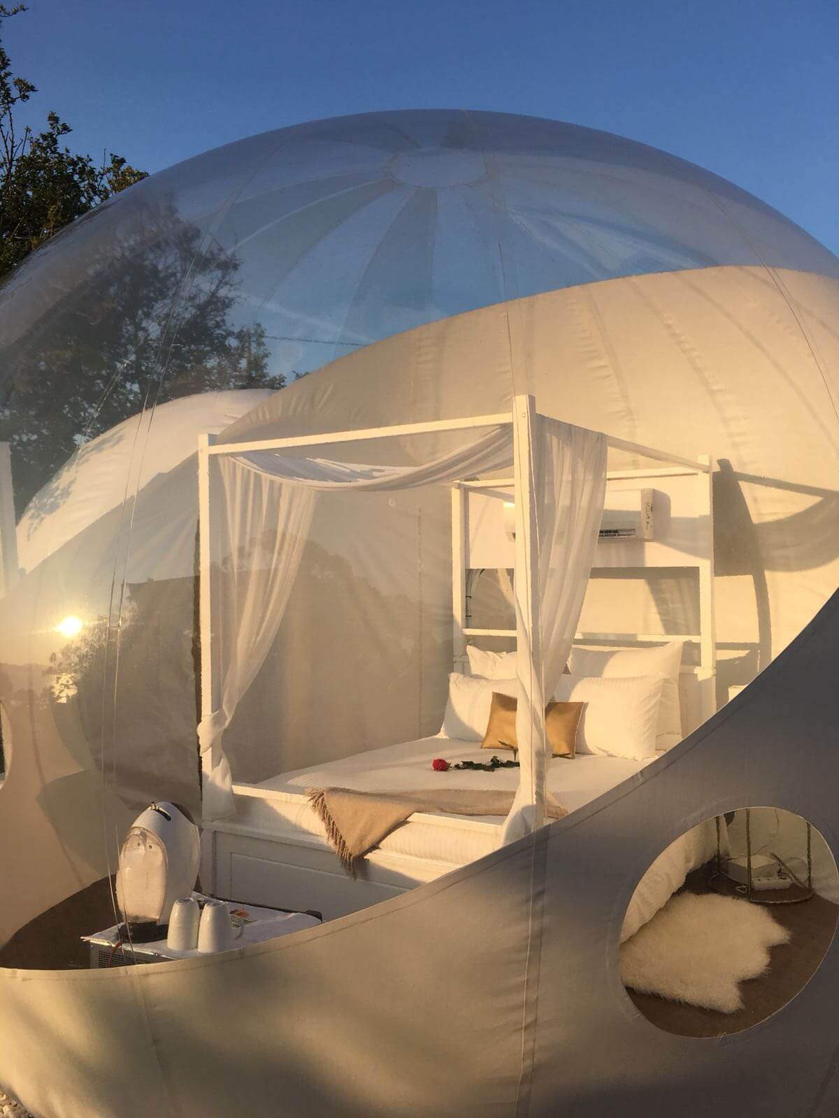 Dormir bajo las estrellas en una burbuja sostenible