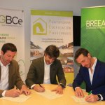 Convenio de colaboración entre las principales certificaciones de construcción sostenible Bruno-Sauer-Bruno-Gutiérrez-y-Javier-Torralba-durante-la-firma