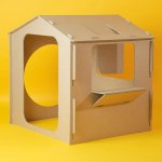 cabana-de-carton-con-ventanas-y-puertas