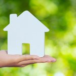 El primer edificio VPO ‘Passivhaus Plus’ en España World Habitat Day,model house on hand