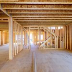construccion-edificios-estructura-madera-nueva-casa-techo-construccion-construccion_73110-8062-1