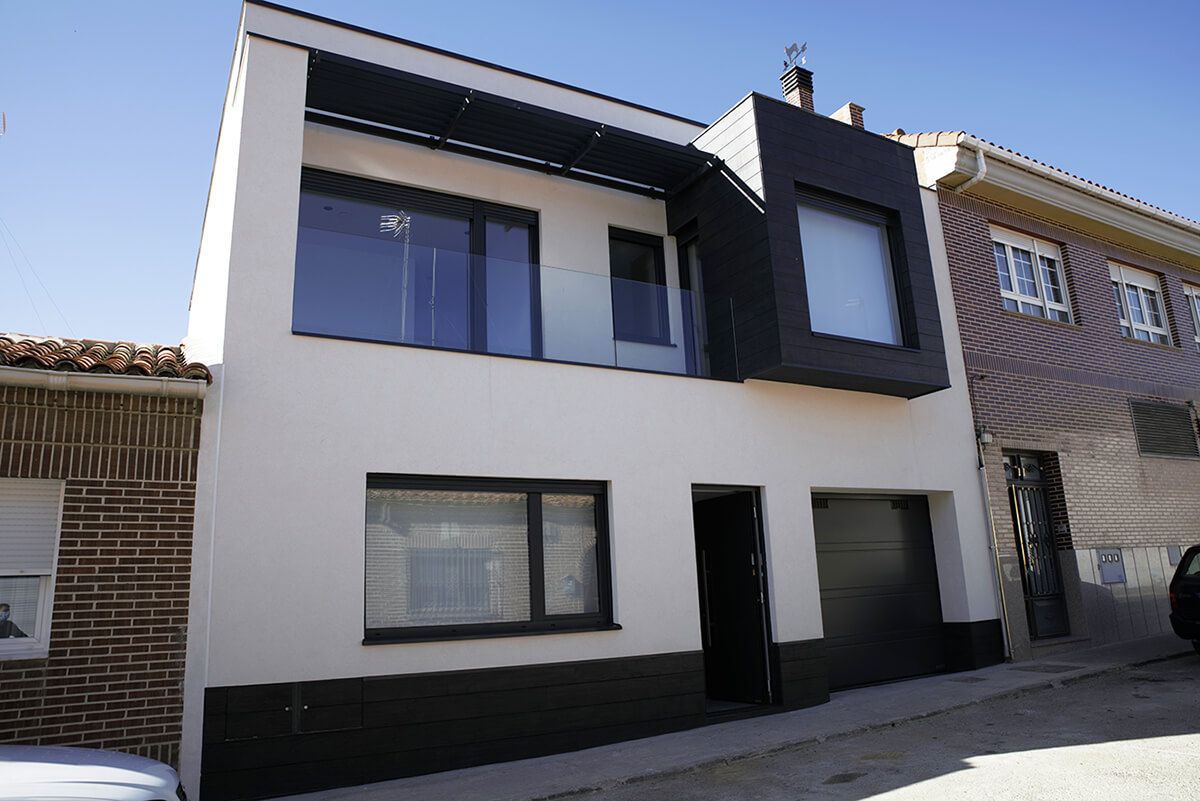Casa Ceinos: la primera – y única – vivienda unifamiliar Passivhaus Plus del mundo entre medianeras está en Palencia