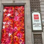 Arte con materiales reciclados para vestir la primera fachada institucional de España con decoración sostenible